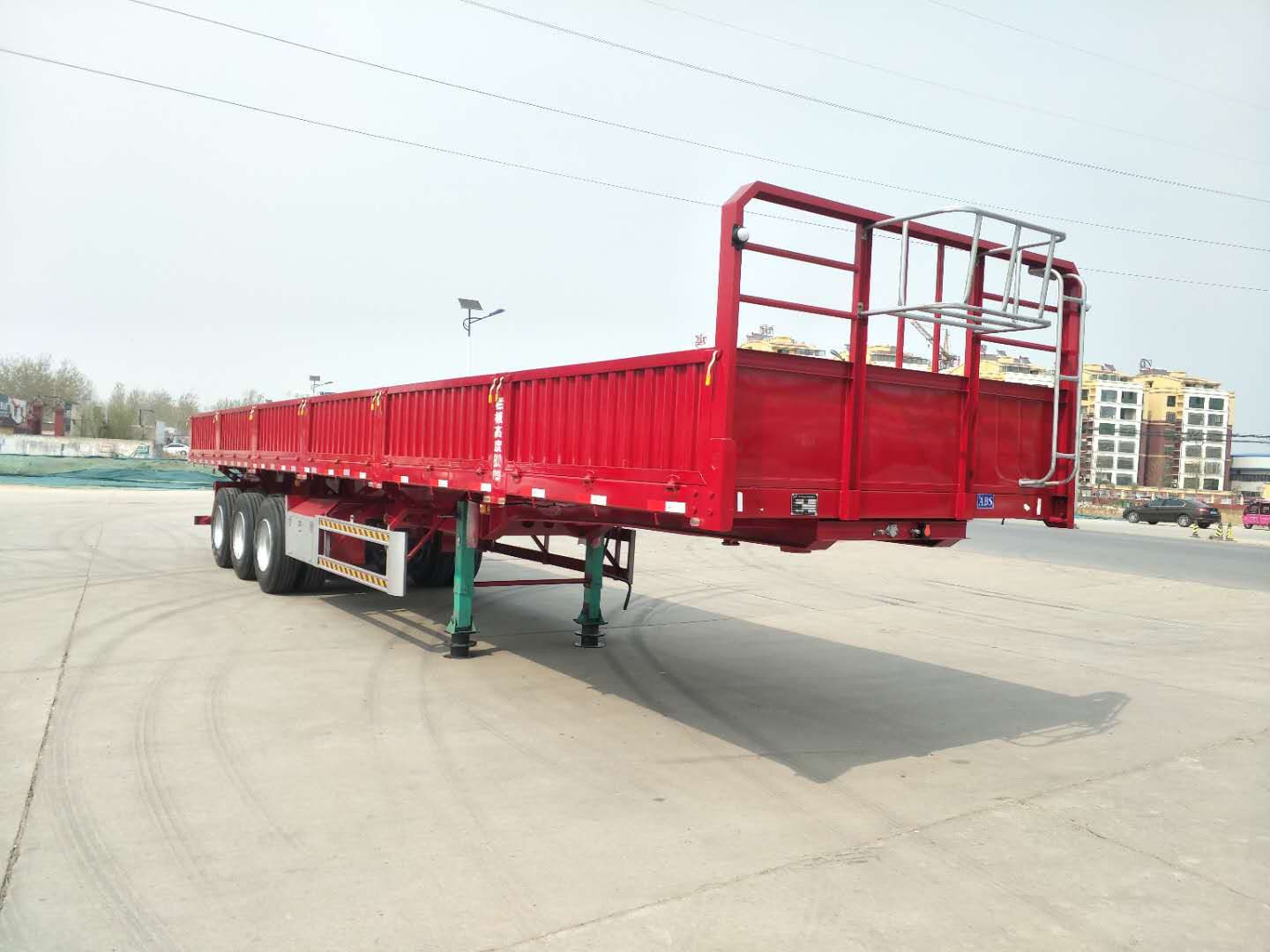 该车整车自重6.4吨